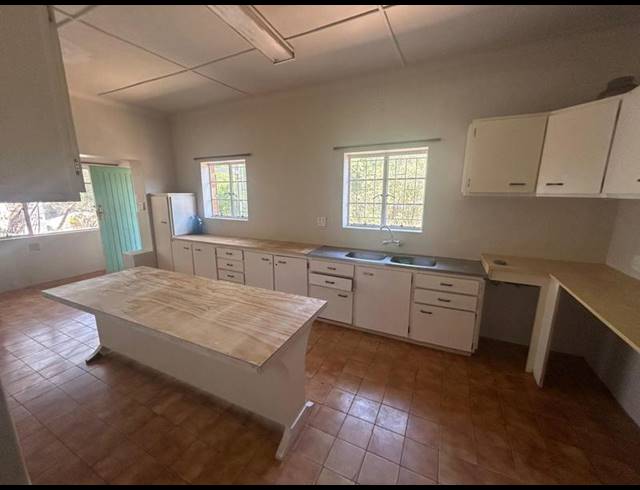 4 BEDROOM HOUSE FOR SALE IN BEZUIDENHOUT VALLEY